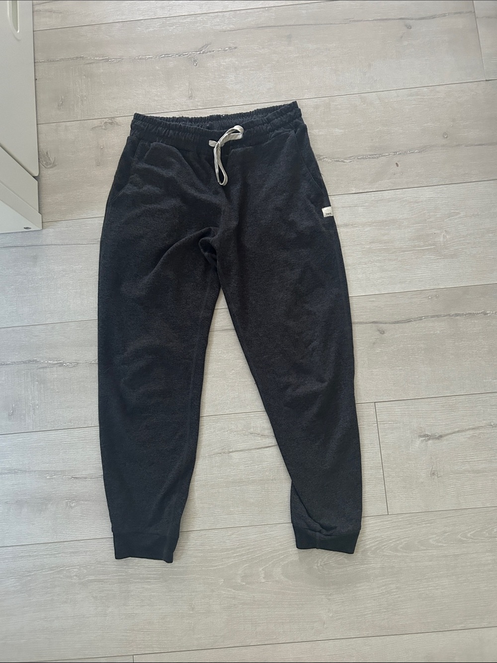 Vuori Heathered Charcoal Joggers